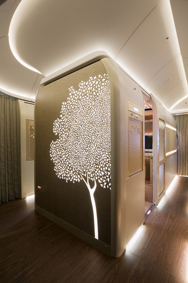 Ghaf-Tree-motif-in-First-Class